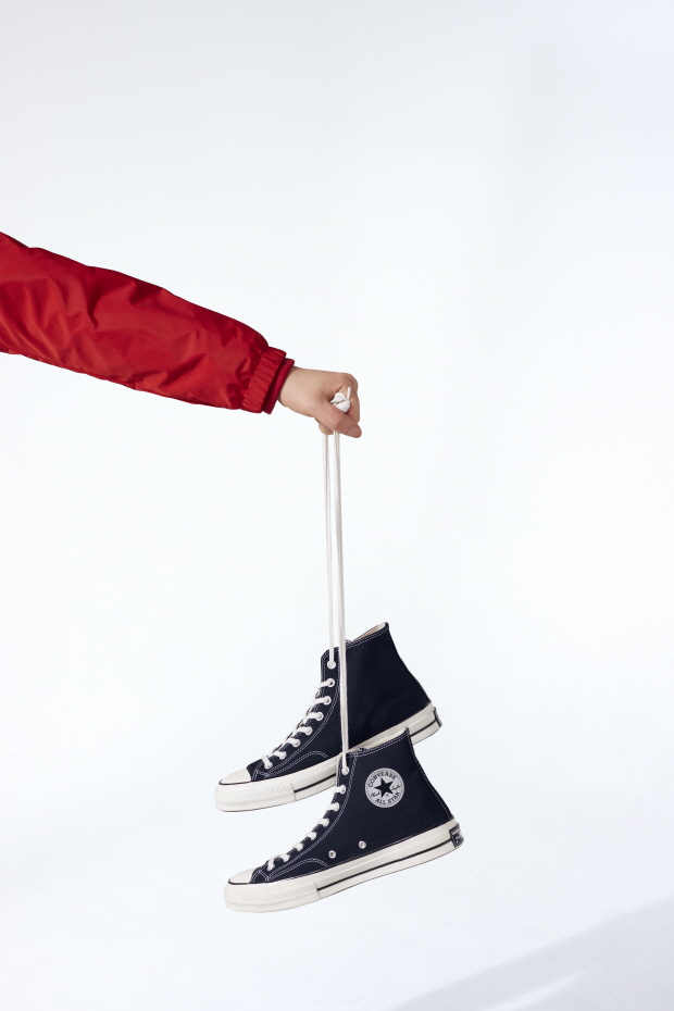 컨버스(CONVERSE)의 스테디셀러 척 70 블랙 무신사 한정 재발매! 컨버스(CONVERSE)의 스테디셀러 척 70 블랙 무신사 한정 재발매!