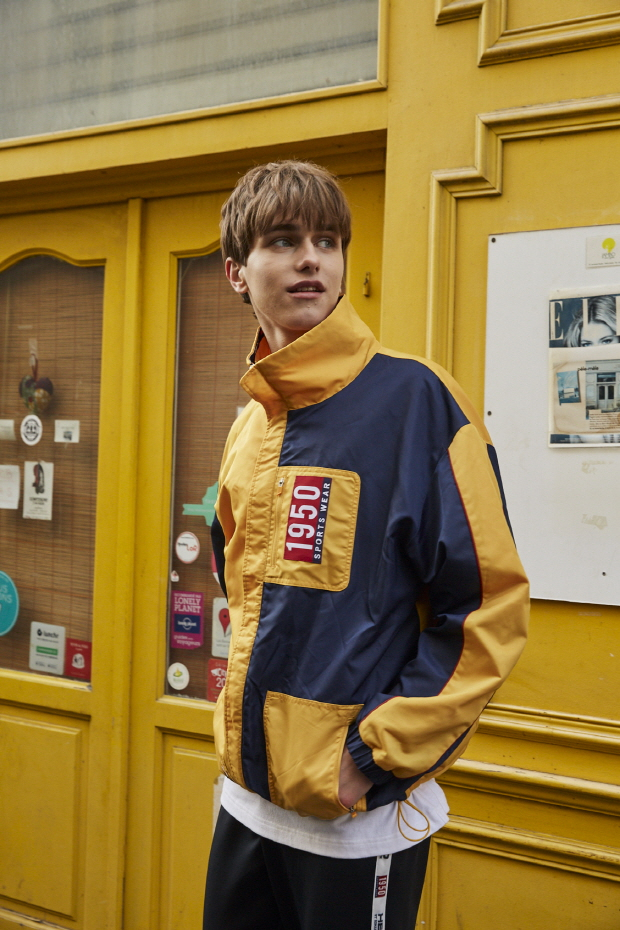 무신사 스페셜 이슈 : 헤드(HEAD) X 로맨틱크라운(ROMANTIC CROWN) 19 S/S 1차 한정 발매 무신사 스페셜 이슈 : 헤드(HEAD) X 로맨틱크라운(ROMANTIC CROWN) 19 S/S 1차 한정 발매
