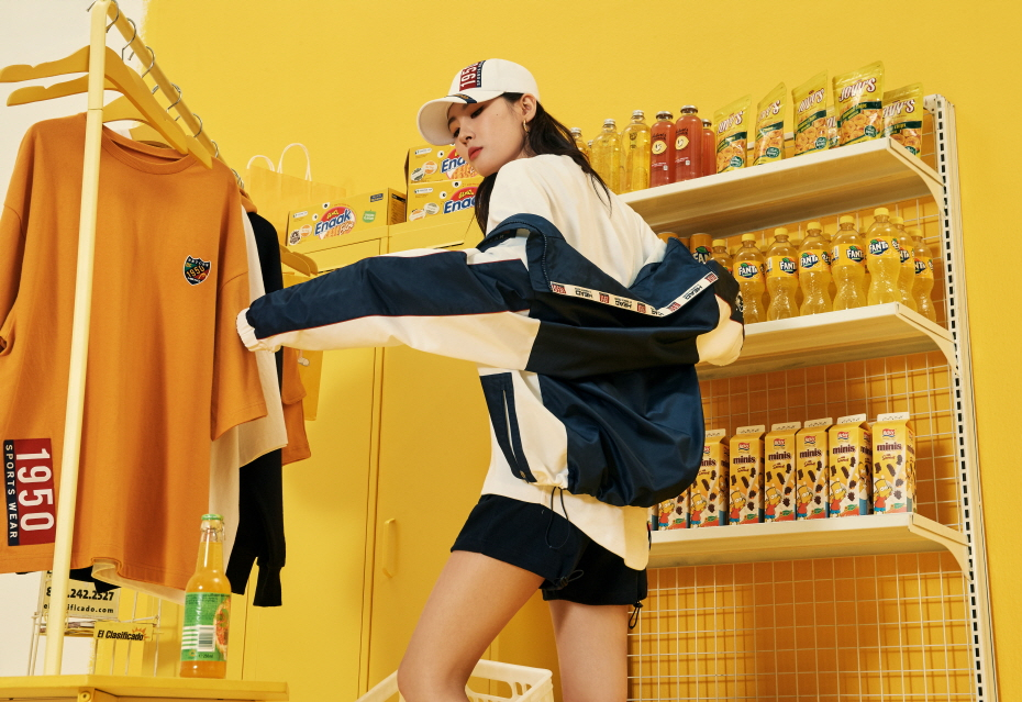 무신사 스페셜 이슈 : 헤드(HEAD) X 로맨틱크라운(ROMANTIC CROWN) 19 S/S 1차 한정 발매 무신사 스페셜 이슈 : 헤드(HEAD) X 로맨틱크라운(ROMANTIC CROWN) 19 S/S 1차 한정 발매