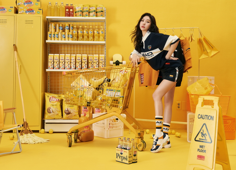 무신사 스페셜 이슈 : 헤드(HEAD) X 로맨틱크라운(ROMANTIC CROWN) 19 S/S 1차 한정 발매 무신사 스페셜 이슈 : 헤드(HEAD) X 로맨틱크라운(ROMANTIC CROWN) 19 S/S 1차 한정 발매