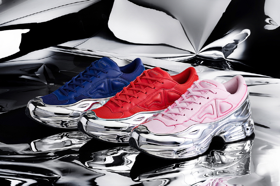 독특한 디자인의 스니커즈를 완성한 아디다스(ADIDAS) X 라프 시몬스(Raf Simons) 독특한 디자인의 스니커즈를 완성한 아디다스(ADIDAS) X 라프 시몬스(Raf Simons)