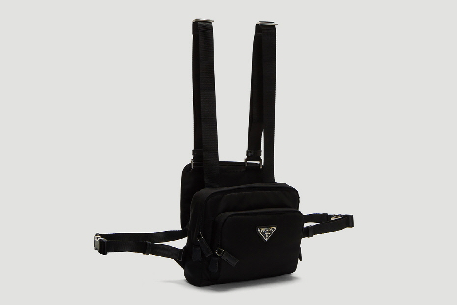 테크 웨어에 어울리는 하네스 백을 만든 프라다(PRADA) 테크 웨어에 어울리는 하네스 백을 만든 프라다(PRADA)