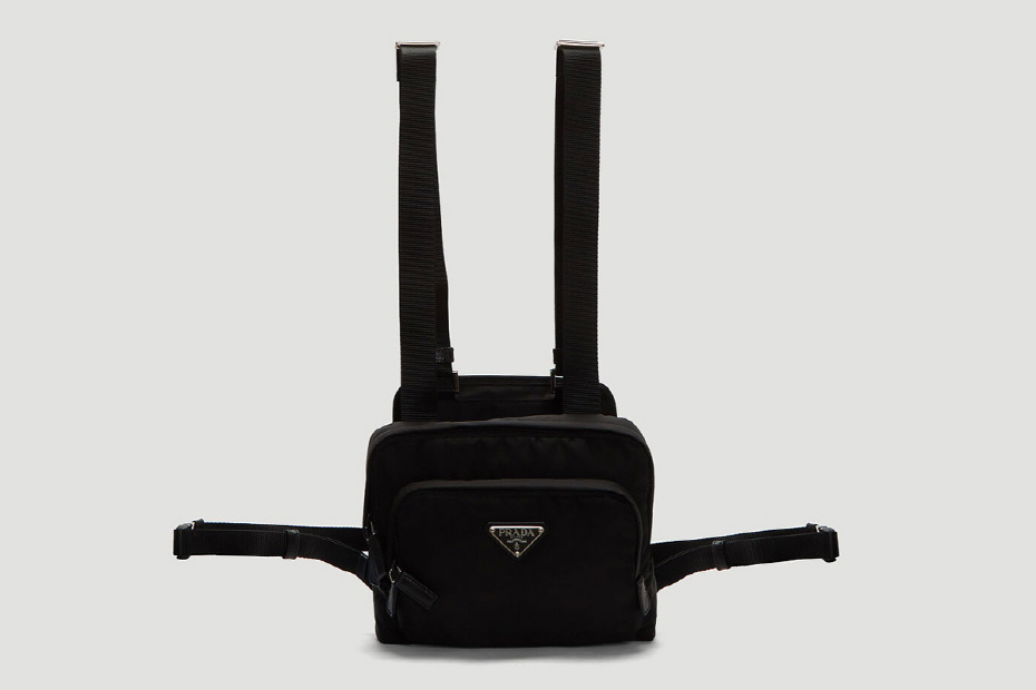 테크 웨어에 어울리는 하네스 백을 만든 프라다(PRADA) 테크 웨어에 어울리는 하네스 백을 만든 프라다(PRADA)
