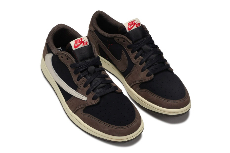 플라이트클럽에 등장한 나이키(NIKE) X 트래비스 스캇(Travis Scott) 에어조던 1 로우컷 플라이트클럽에 등장한 나이키(NIKE) X 트래비스 스캇(Travis Scott) 에어조던 1 로우컷