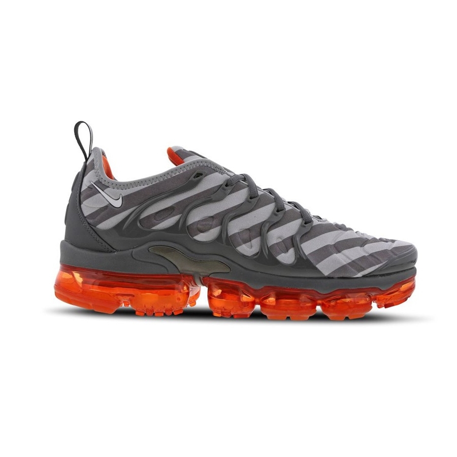 완전히 다른 두 디자인의 나이키(NIKE) 에어 베이퍼맥스 완전히 다른 두 디자인의 나이키(NIKE) 에어 베이퍼맥스