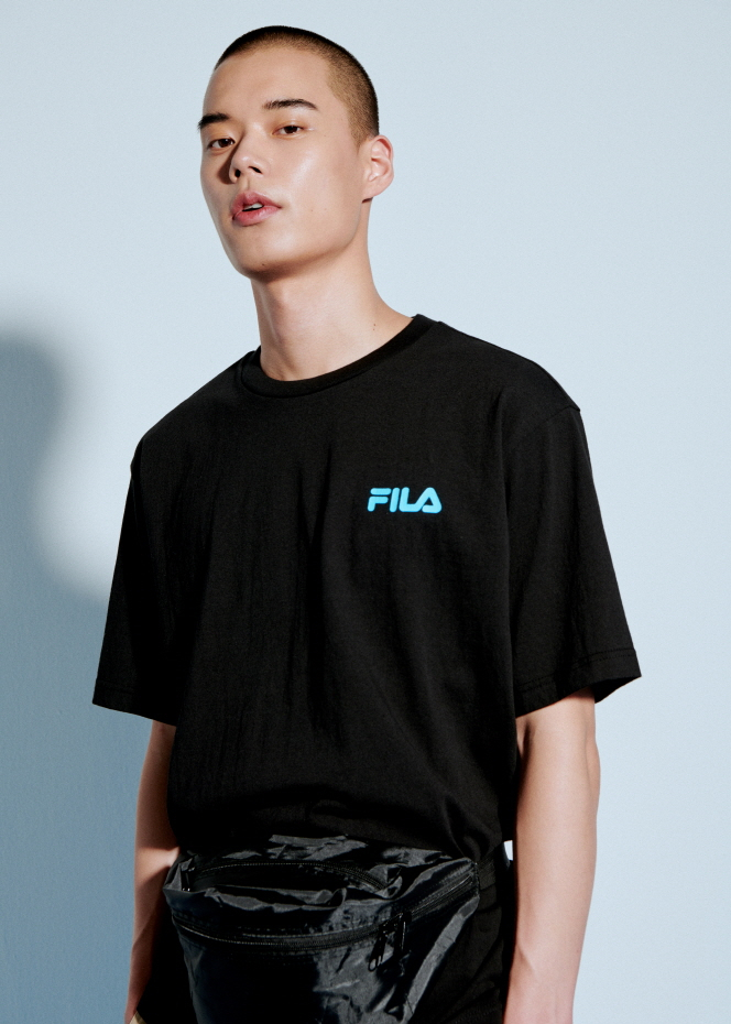 무신사 스페셜 이슈 : 휠라(FILA) 네온 3D 그래픽 티셔츠 무신사 단독 발매 무신사 스페셜 이슈 : 휠라(FILA) 네온 3D 그래픽 티셔츠 무신사 단독 발매