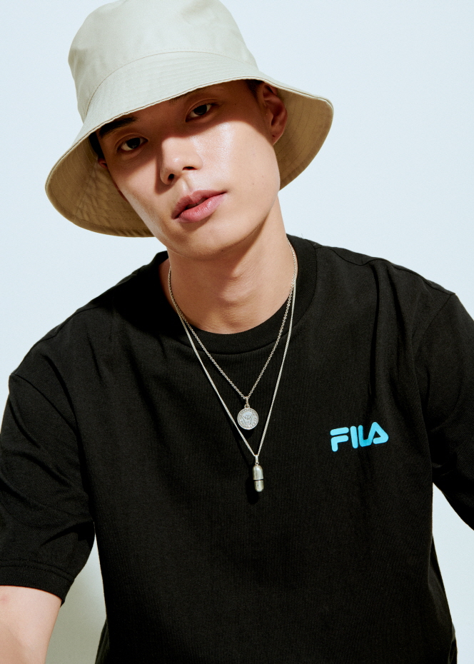 무신사 스페셜 이슈 : 휠라(FILA) 네온 3D 그래픽 티셔츠 무신사 단독 발매 무신사 스페셜 이슈 : 휠라(FILA) 네온 3D 그래픽 티셔츠 무신사 단독 발매