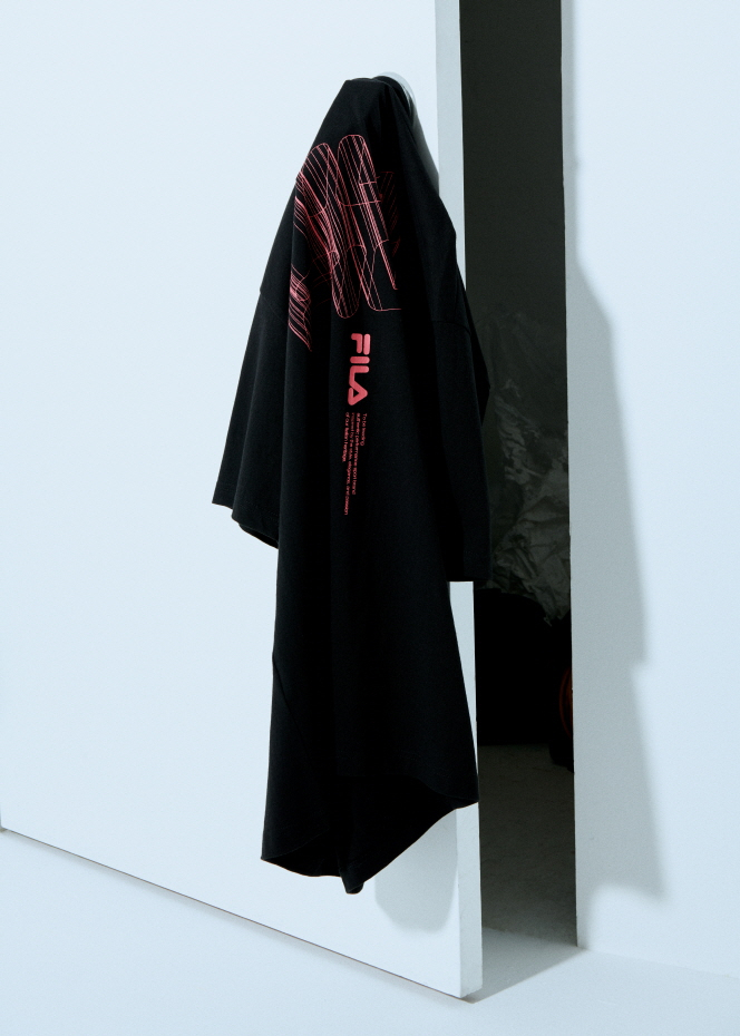 무신사 스페셜 이슈 : 휠라(FILA) 네온 3D 그래픽 티셔츠 무신사 단독 발매 무신사 스페셜 이슈 : 휠라(FILA) 네온 3D 그래픽 티셔츠 무신사 단독 발매