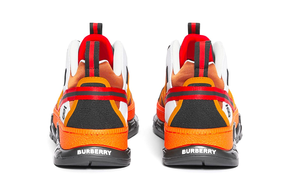 오렌지 컬러의 버버리(BURBERRY) 유니언 스니커즈 오렌지 컬러의 버버리(BURBERRY) 유니언 스니커즈
