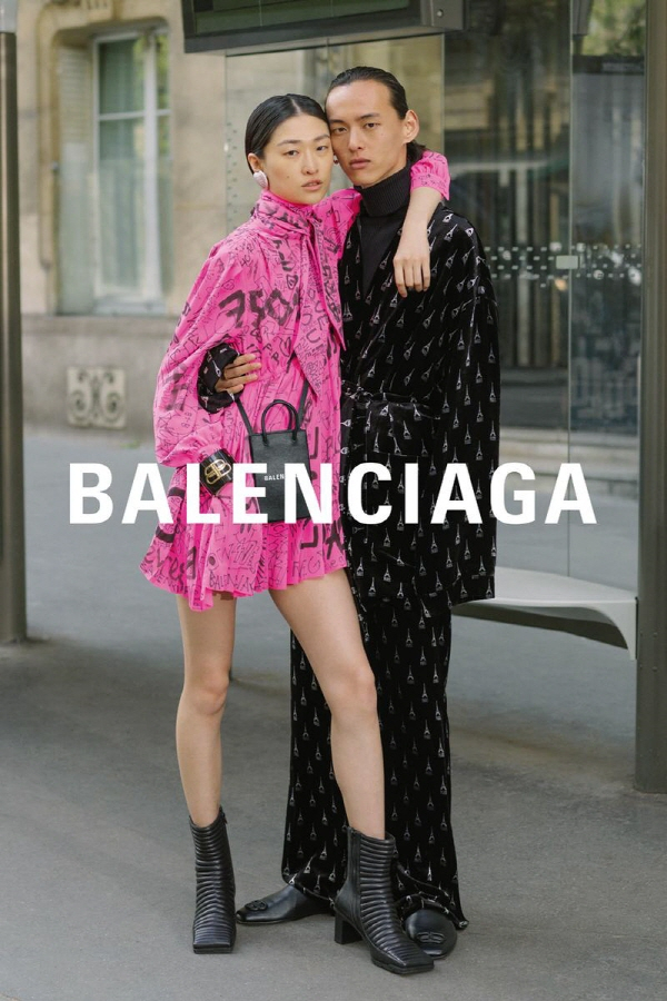 새로운 캠페인을 공개한 발렌시아가(BALENCIAGA) 새로운 캠페인을 공개한 발렌시아가(BALENCIAGA)