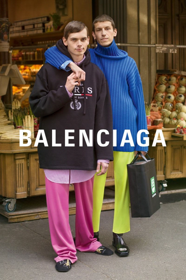 새로운 캠페인을 공개한 발렌시아가(BALENCIAGA) 새로운 캠페인을 공개한 발렌시아가(BALENCIAGA)