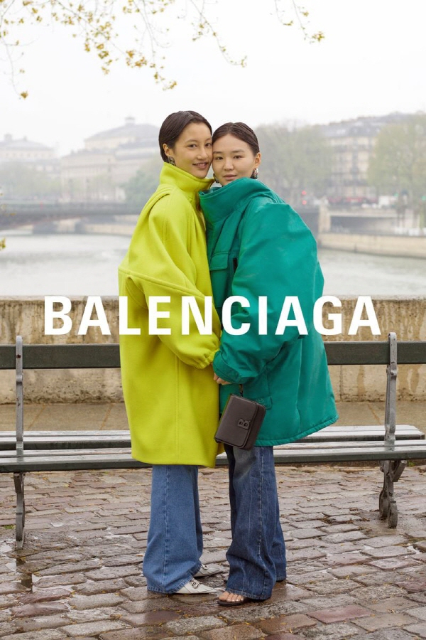 새로운 캠페인을 공개한 발렌시아가(BALENCIAGA) 새로운 캠페인을 공개한 발렌시아가(BALENCIAGA)