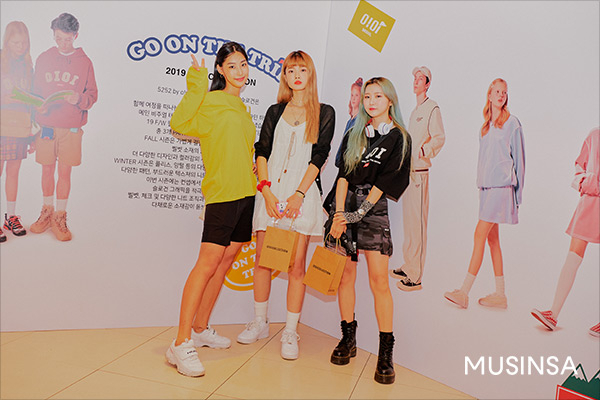5252 바이 오아이오아이와 함께 떠나는 여행 5252 바이 오아이오아이와 함께 떠나는 여행