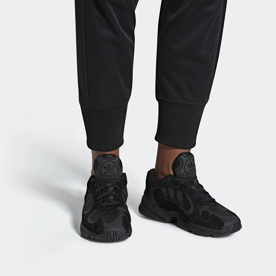 아디다스(ADIDAS) 19 F/W 영 원 스니커즈 한정 발매 아디다스(ADIDAS) 19 F/W 영 원 스니커즈 한정 발매