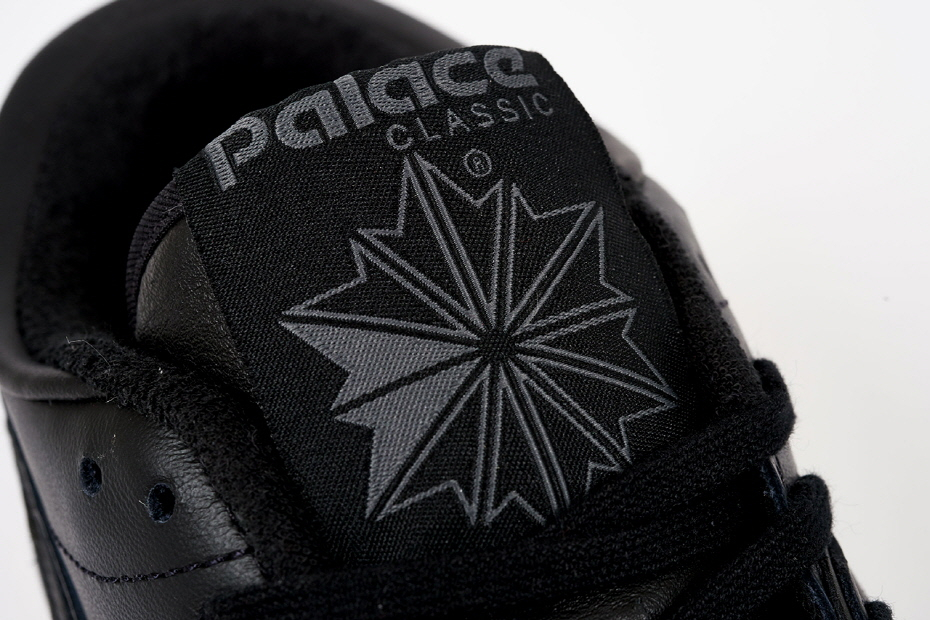 프로 워크아웃 로우 모델을 함께 발매하는 팔라스(PALACE)와 리복(REEBOK) 프로 워크아웃 로우 모델을 함께 발매하는 팔라스(PALACE)와 리복(REEBOK)