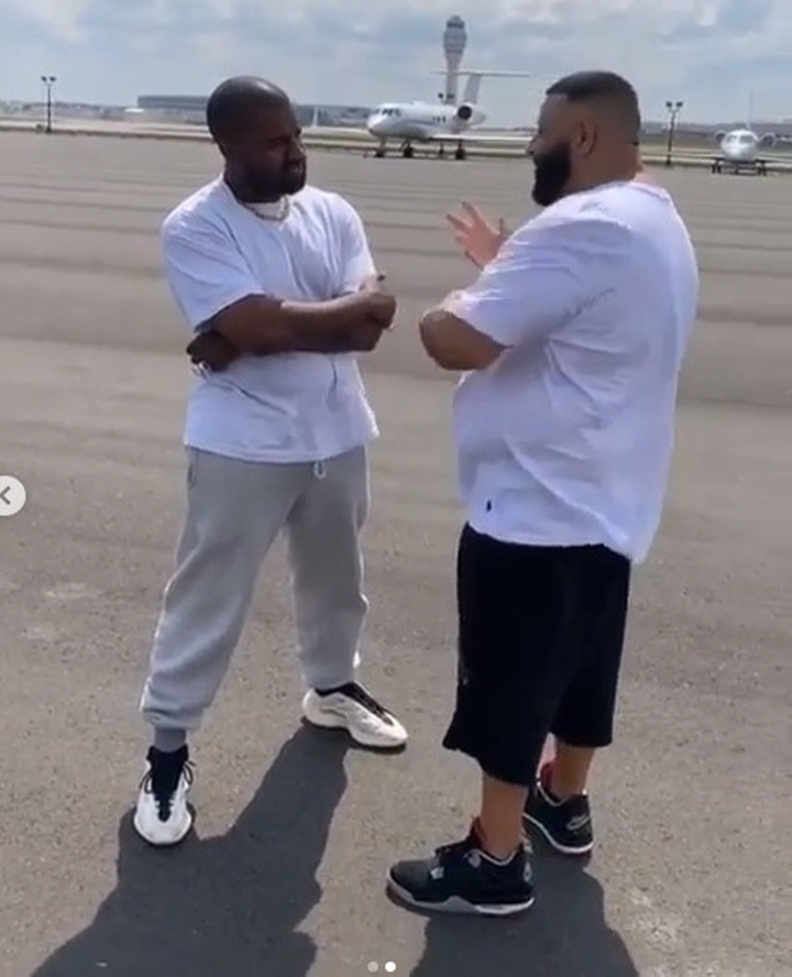 카니에 웨스트(Kanye West)에게 미발매 아디다스(ADIDAS) 이지를 선물 받은 DJ 칼리드(DJ Khjaled) 카니에 웨스트(Kanye West)에게 미발매 아디다스(ADIDAS) 이지를 선물 받은 DJ 칼리드(DJ Khjaled)