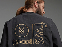 패션 | 무신사 스페셜 이슈 : 캐주얼과 스포티의 완벽한 조합, 프리즘웍스(FRIZMWORKS) X 험멜(HUMMEL)