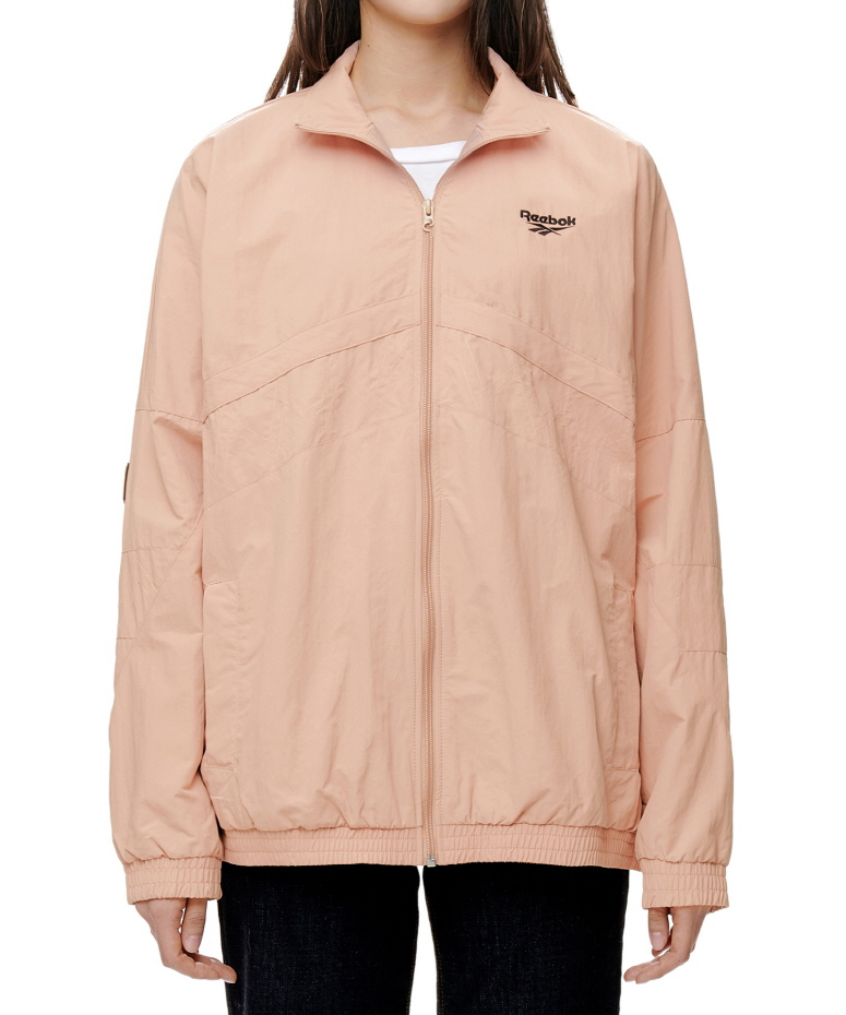 슈퍼 모델 지지 하디드가 디자인한 리복(REEBOK) 뉴트로 트랙 셋업 발매 슈퍼 모델 지지 하디드가 디자인한 리복(REEBOK) 뉴트로 트랙 셋업 발매