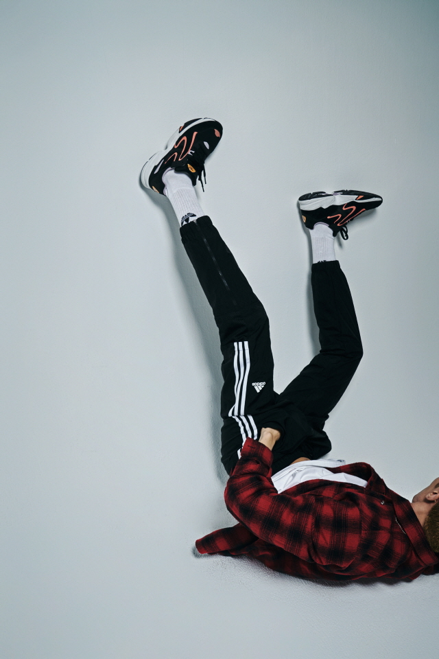 무신사 스페셜 이슈 : 블랙 만세! 아디다스(ADIDAS) 19 F/W 블랙 에디션 컬렉션 단독 발매&최대 30% 할인 무신사 스페셜 이슈 : 블랙 만세! 아디다스(ADIDAS) 19 F/W 블랙 에디션 컬렉션 단독 발매&최대 30% 할인