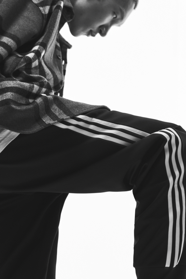 무신사 스페셜 이슈 : 블랙 만세! 아디다스(ADIDAS) 19 F/W 블랙 에디션 컬렉션 단독 발매&최대 30% 할인 무신사 스페셜 이슈 : 블랙 만세! 아디다스(ADIDAS) 19 F/W 블랙 에디션 컬렉션 단독 발매&최대 30% 할인