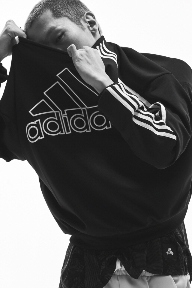 무신사 스페셜 이슈 : 블랙 만세! 아디다스(ADIDAS) 19 F/W 블랙 에디션 컬렉션 단독 발매&최대 30% 할인 무신사 스페셜 이슈 : 블랙 만세! 아디다스(ADIDAS) 19 F/W 블랙 에디션 컬렉션 단독 발매&최대 30% 할인