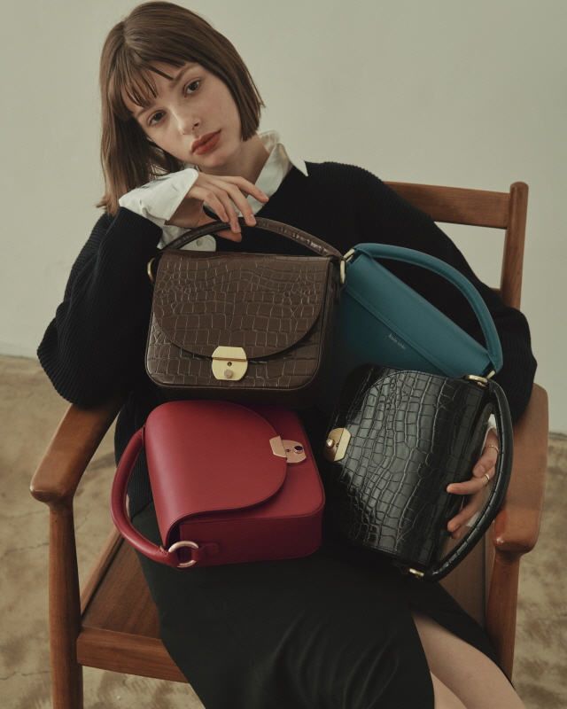 우아한 스타일 원해? 루이우이(LOUIE OOIE) 우신사 입점 기념 10% 할인 우아한 스타일 원해? 루이우이(LOUIE OOIE) 우신사 입점 기념 10% 할인