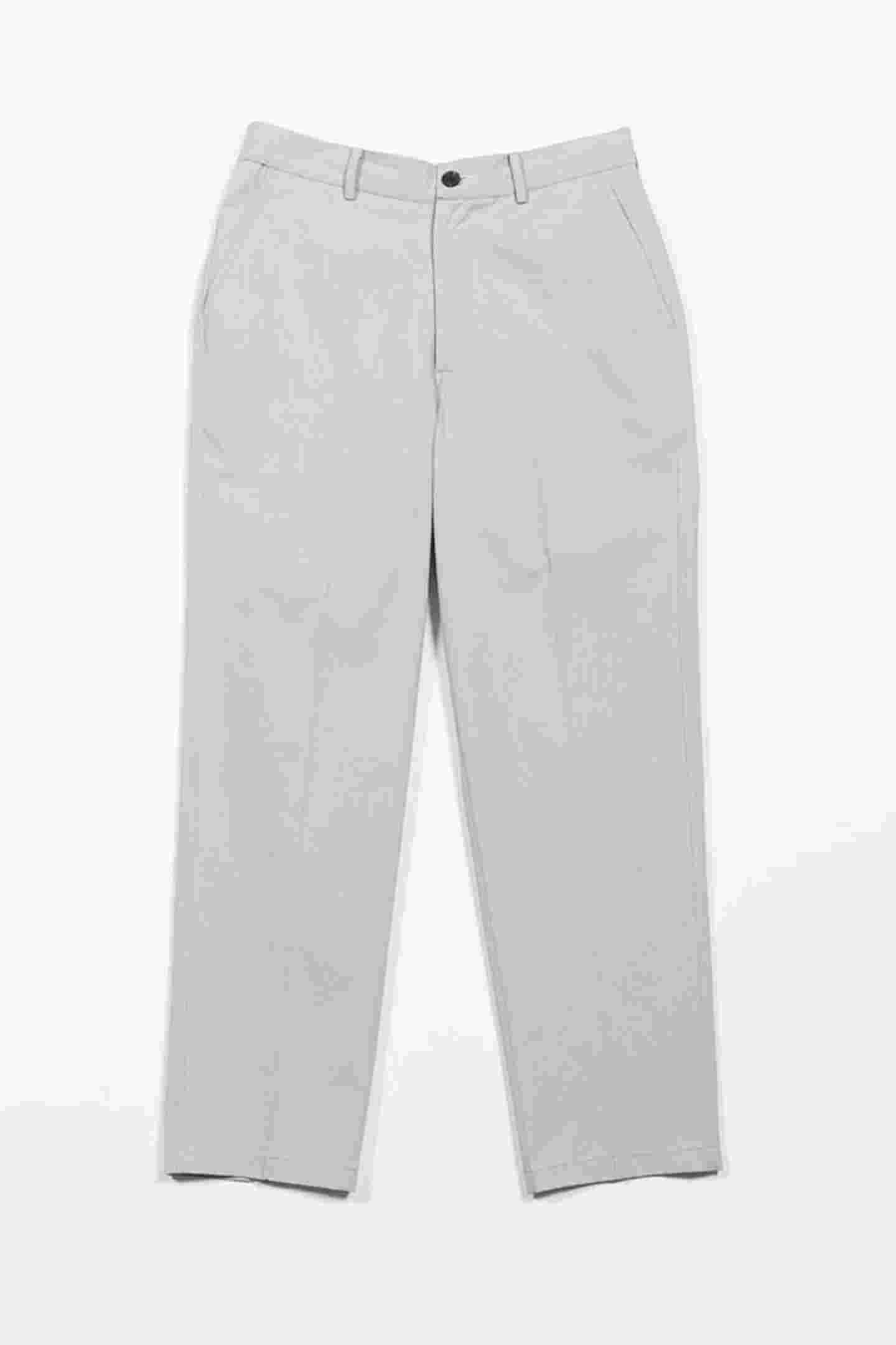코디에 날개를 달아줄 치노 팬츠 코디에 날개를 달아줄 치노 팬츠