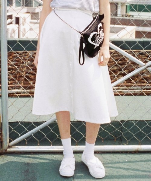 얼론투게더(ALONE&TOGETHER) satin white flare skirt - 136,000원 | 무신사 스토어 - 셀렉트숍
