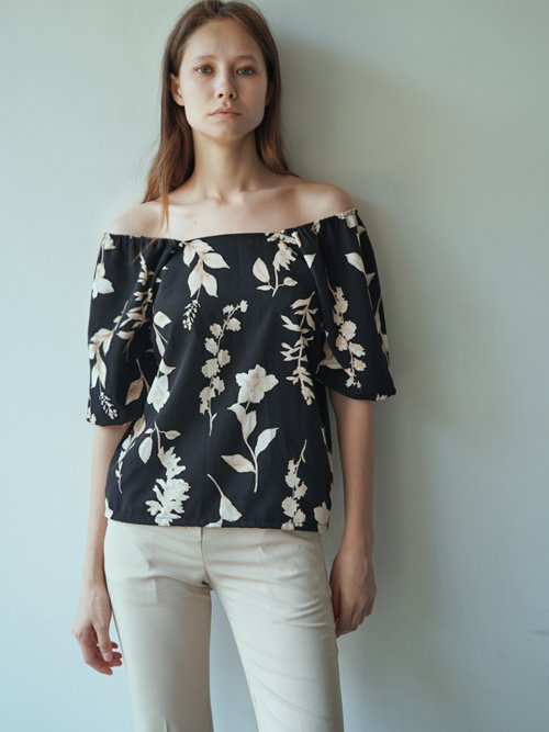블랙 플라워 오프숄더 [Black Flower Off Shoulder]