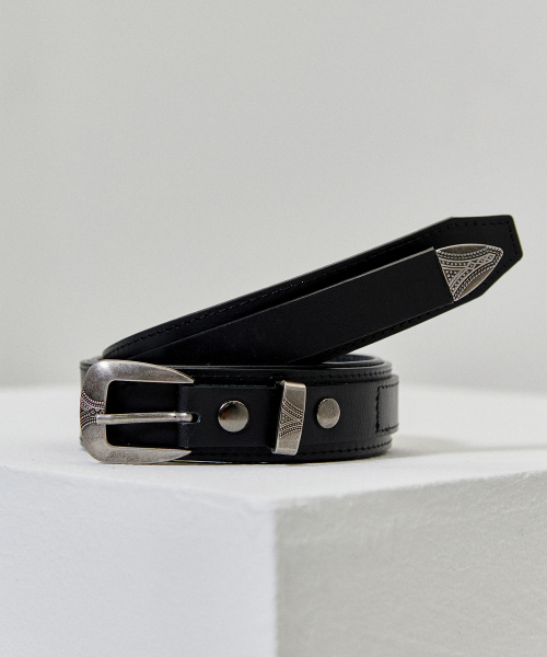 Minimal layered hardleather belt