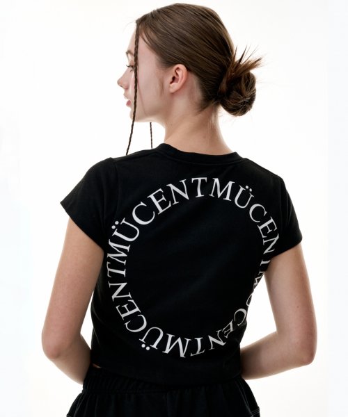 Signature back round arc logo crop half T (Black)