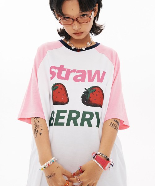 Strawberry Overfit Raglan T-shirt [White]