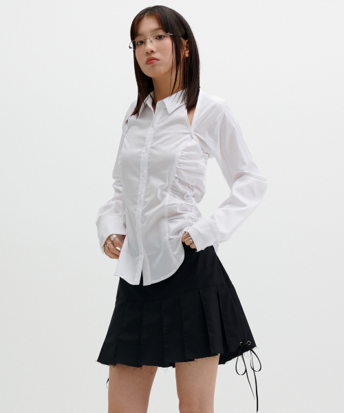 CUT OFF PLEATED MINI SKIRT [BLACK]