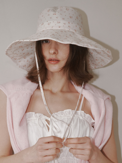 Floral Strap Wide Bucket Hat (Pink Flower)