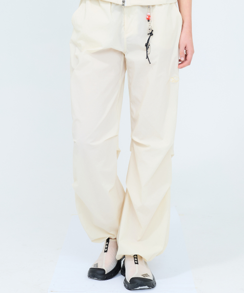 CURVED L COMFY PARACHUTE PANTS(CREAM)