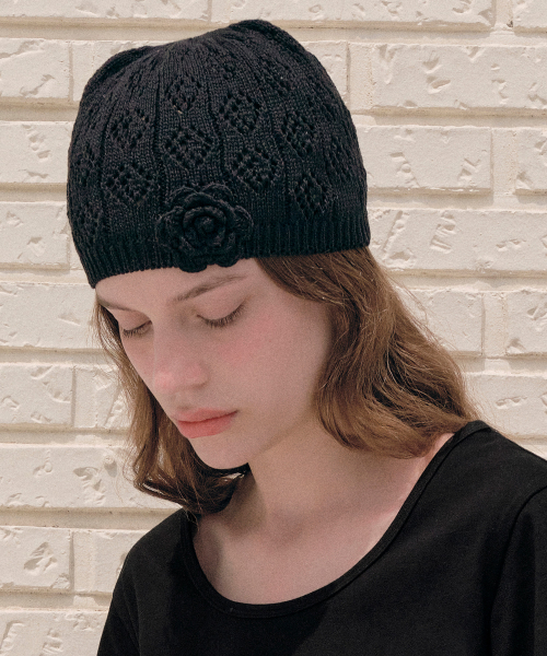 CORSAGE KNIT BEANIE BLACK