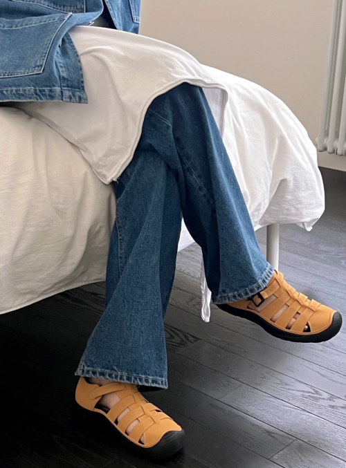 Bent glady sneakers