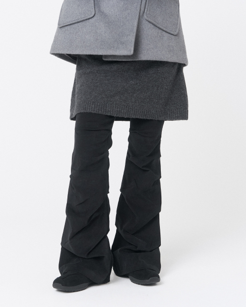 Shirring bootscut pants BLACK