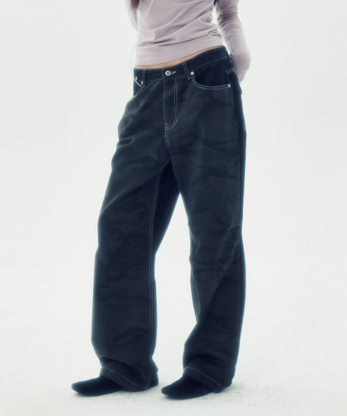 CAMOUFLAGE PANEL DENIM PANTS [BLACK]