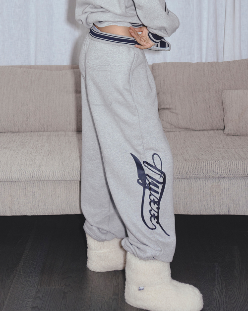 EMBLEM PRINTING JOGGER PANTS GRAY