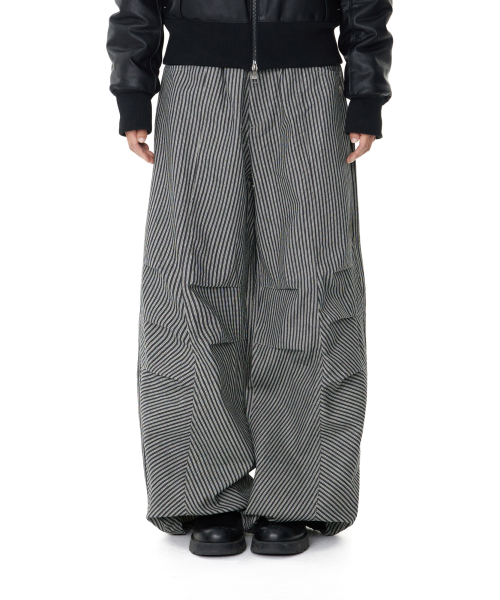 Knee Pin-tuck Stripe Denim Pants (Black)