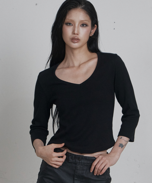 C 90S LINE V-NECK T-SHIRT_BLACK