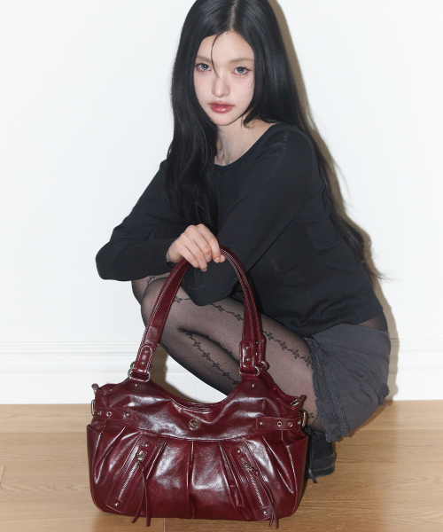 Amber Buckle Shoulder Bag Burgundy