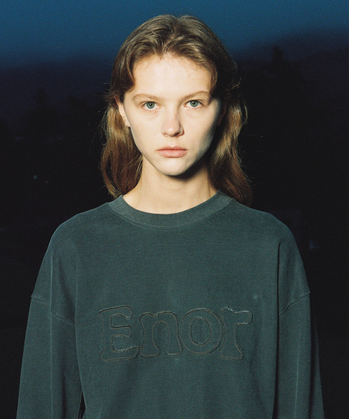 ENOR PATCH LOGO PIGMENT SWEATSHIRT - DARK GREY