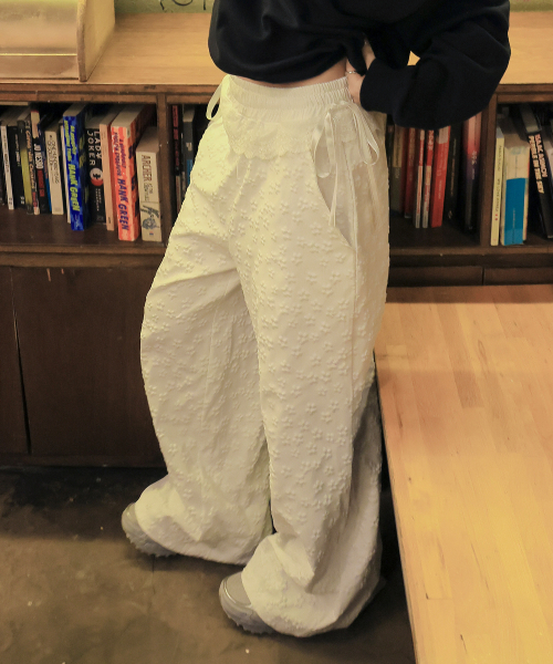 Flower Embossed Lace Pants_Ivory