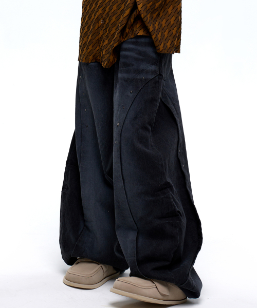 CURVED INCISION BALLOON DENIM PANTS - BLACK