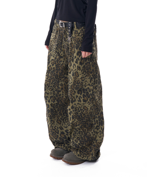 Knee Pin-tuck Leopard Cotton Pants (Khaki)