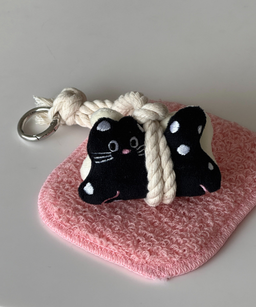 Double Dot Amulet Cat Keyring