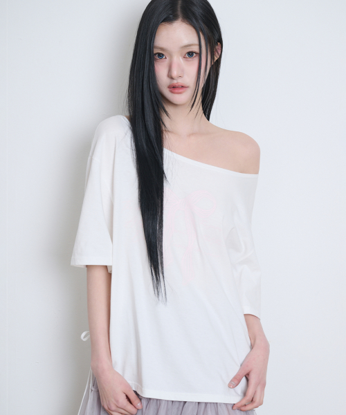 Ribbon shirring off-shoulder T-shirt White