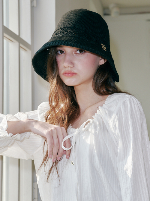 Blossom Hole Bonnet Hat (Black)